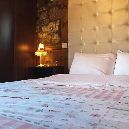 Asteras Tou Vorra בית הארחה 3*